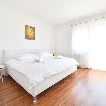 Ražanac Apartman Space מראה חיצוני תמונה