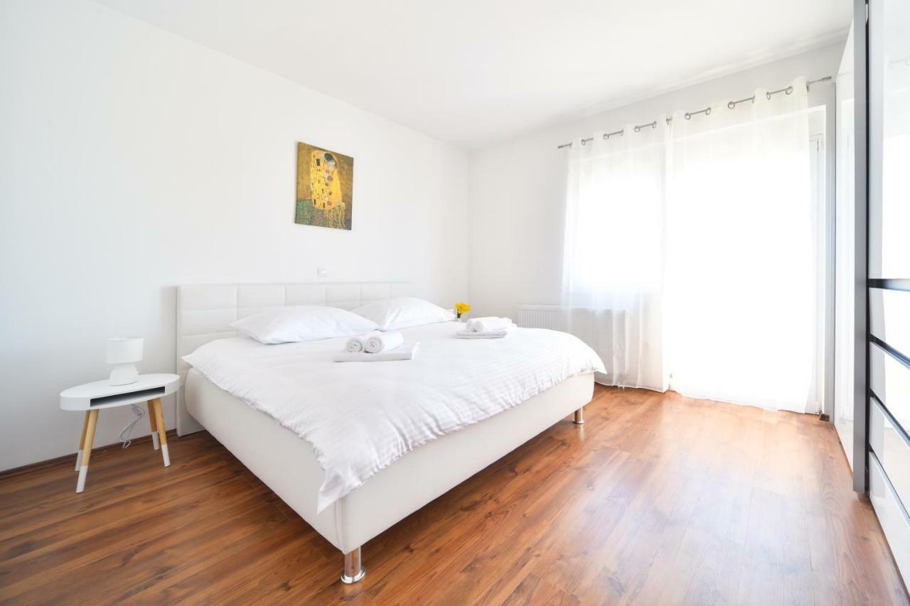 Ražanac Apartman Space מראה חיצוני תמונה