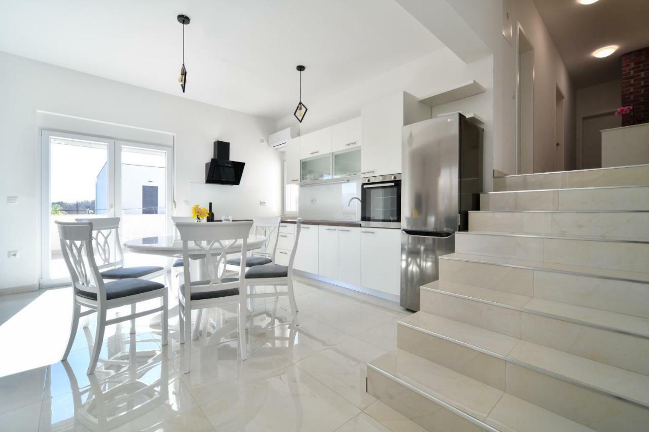 Ražanac Apartman Space מראה חיצוני תמונה